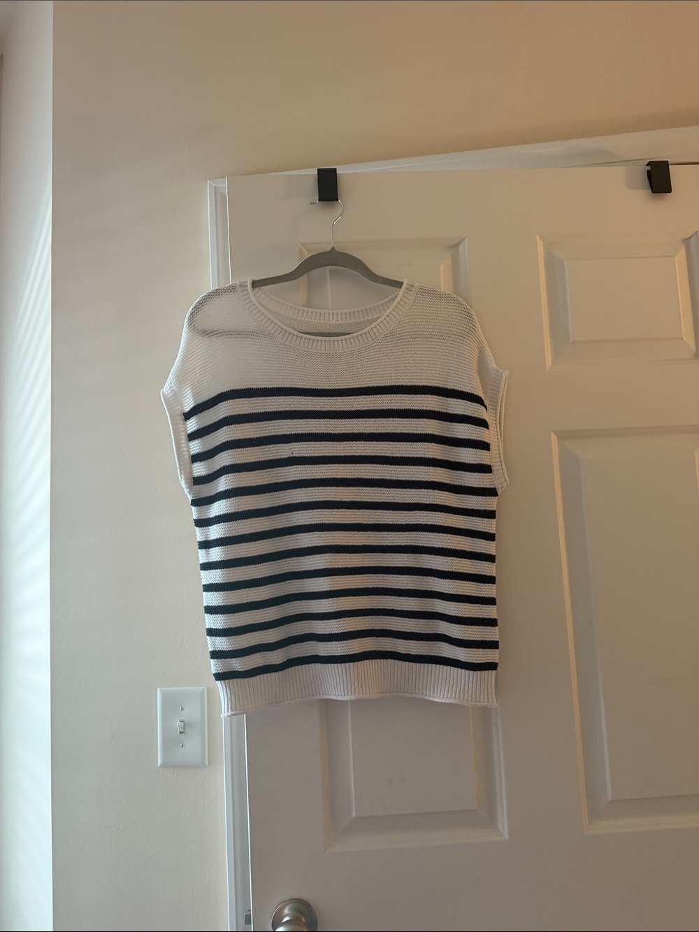 Striped Knit Sleeveless Sweater - White & Navy
